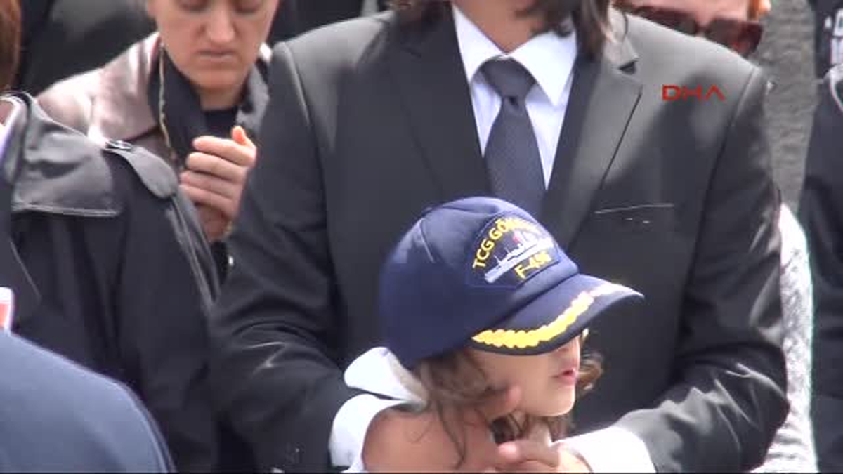 Albay Özenalp\'ın Cenazesinde Oramiral Bostanoğlu\'na Protesto