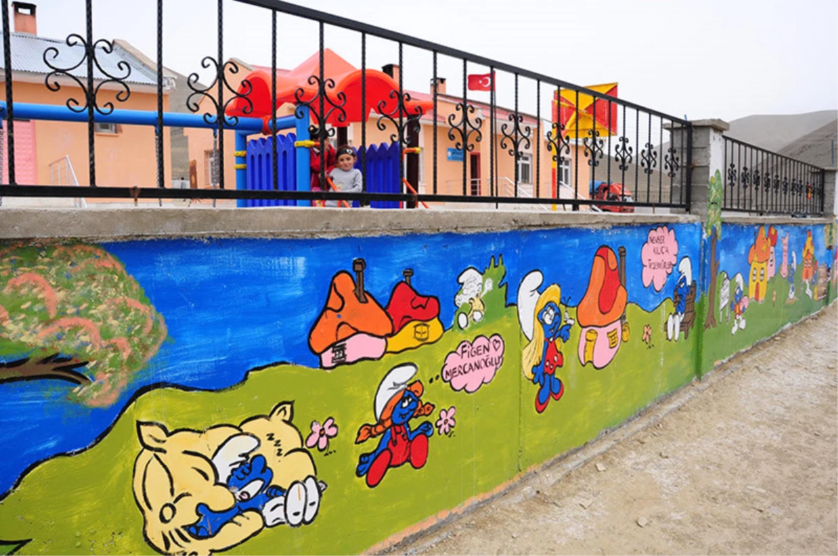 Arguvan\'da Okullara Duvar Boyası Yardımı