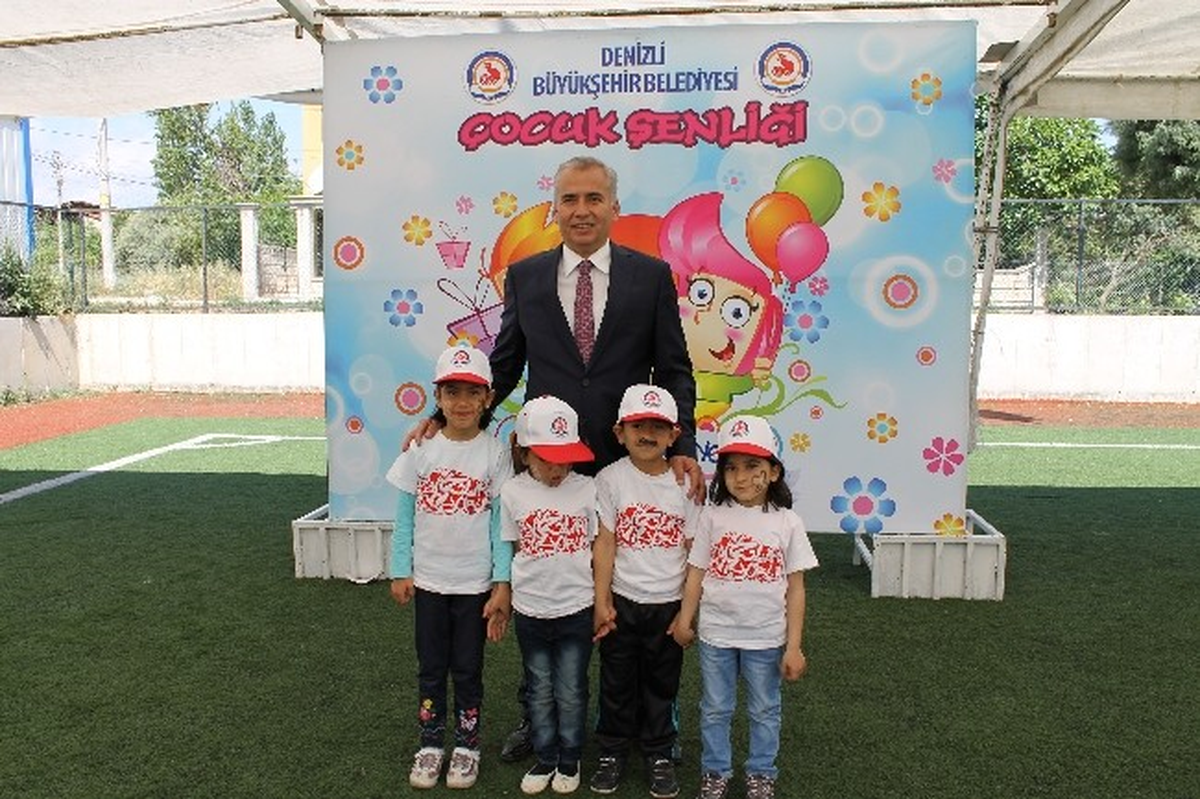 Denizli\'de "3. Çocuk Şenliği"