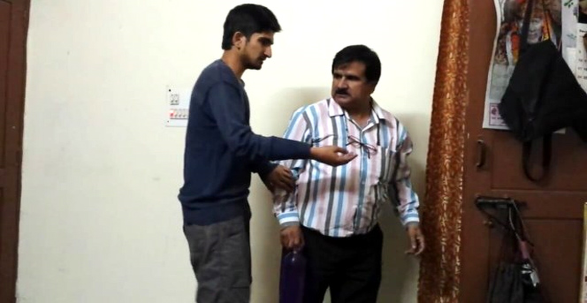 Babasına Kız Arkadaşımı Hamile Bıraktım Şakası