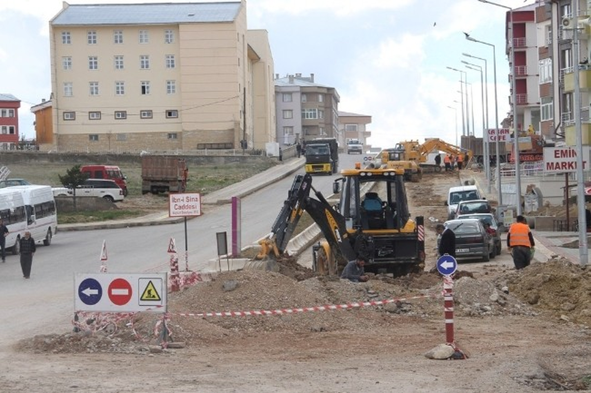 Bayburt\'ta Kanalizasyon Çalışmaları Devam Ediyor