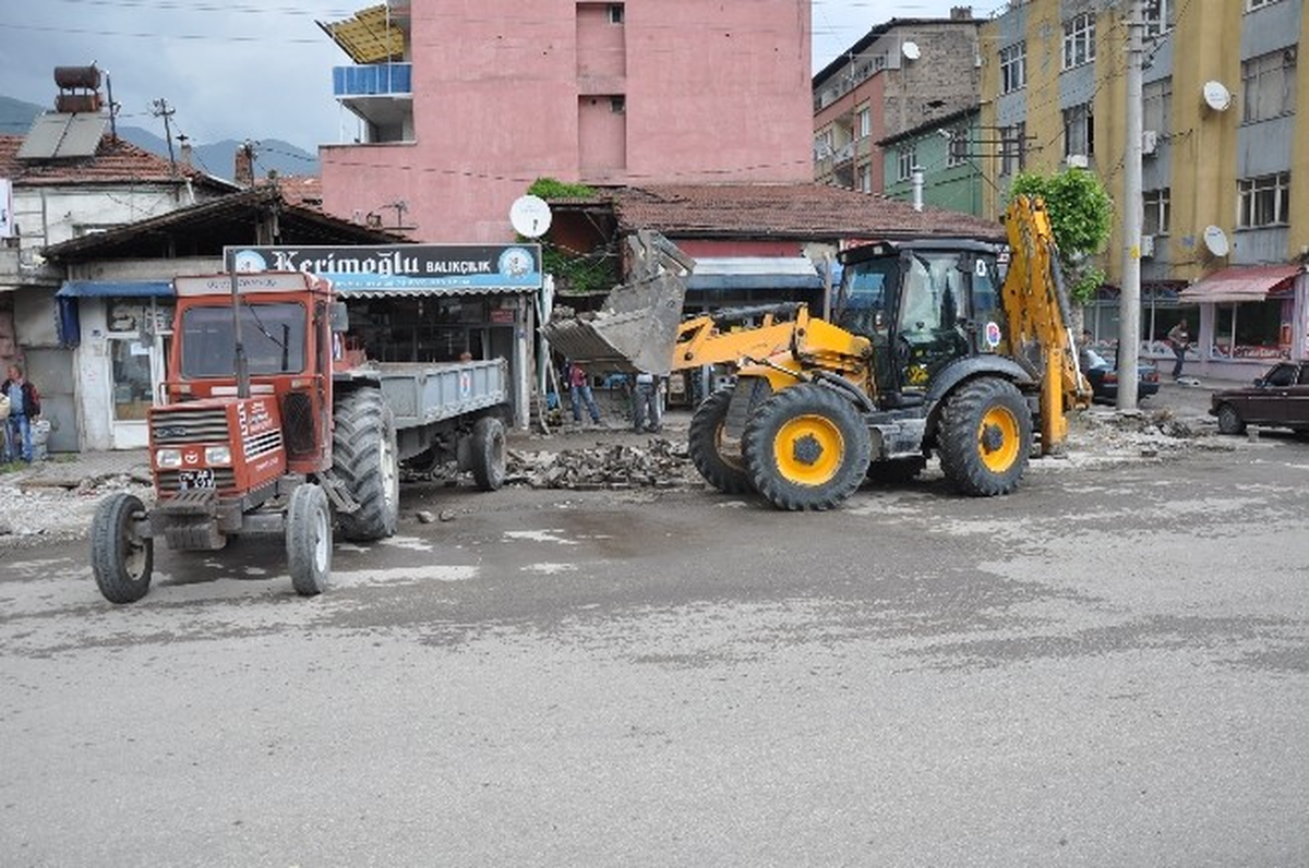 Belediyeden Kaldırım Çalışmaları