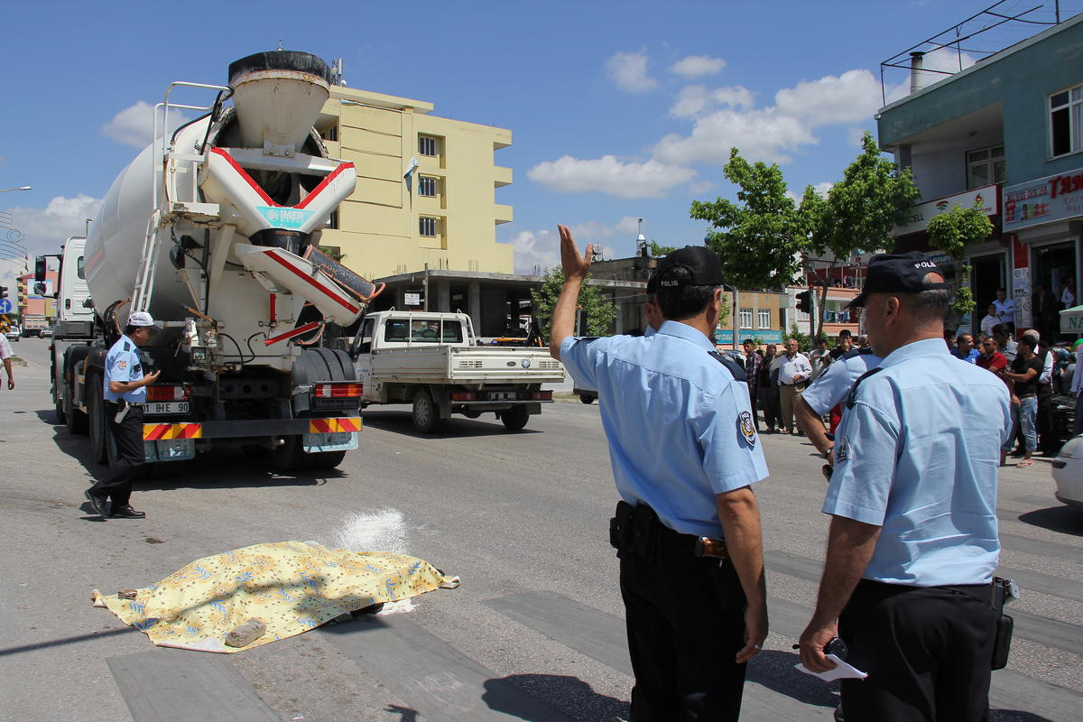 Beton Mikserinin Çarptığı Kadın Öldü