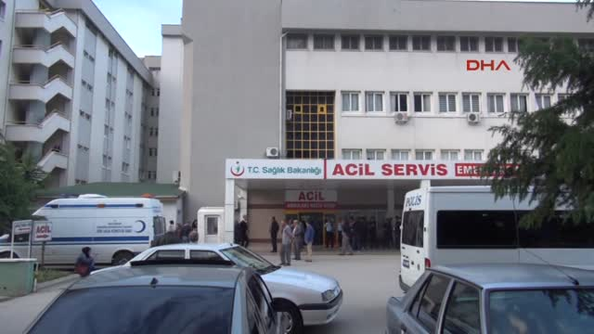Boşanmak İsteyen Eşini Cadde Ortasında Bıçaklayıp Öldürdü