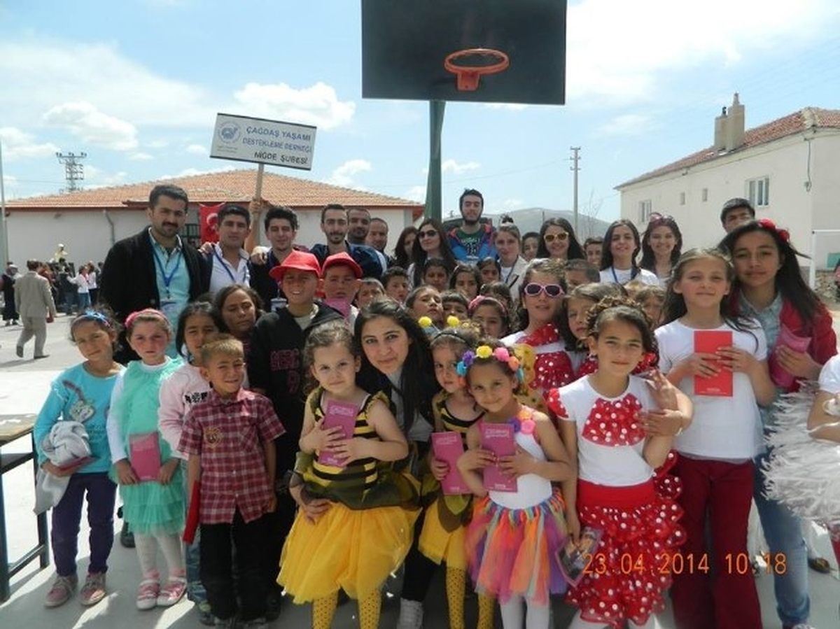 Çydd\'den Okullara Yardım