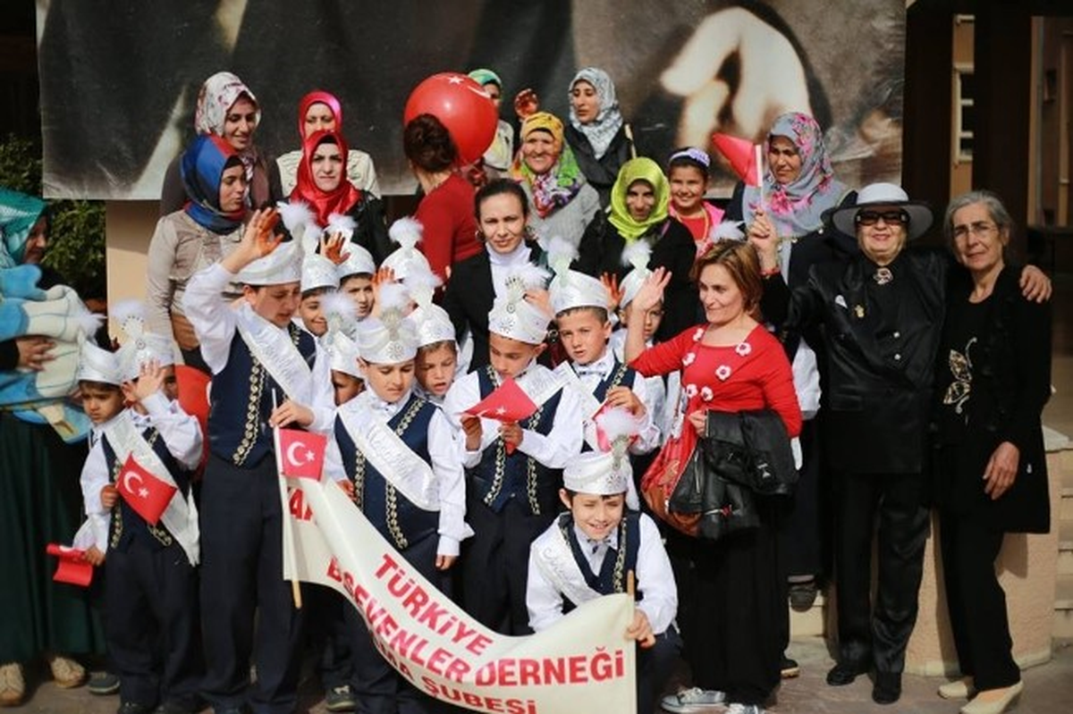 Efsane Kadın\'dan 52 Yıldır Toplu Sünnet Geleneği