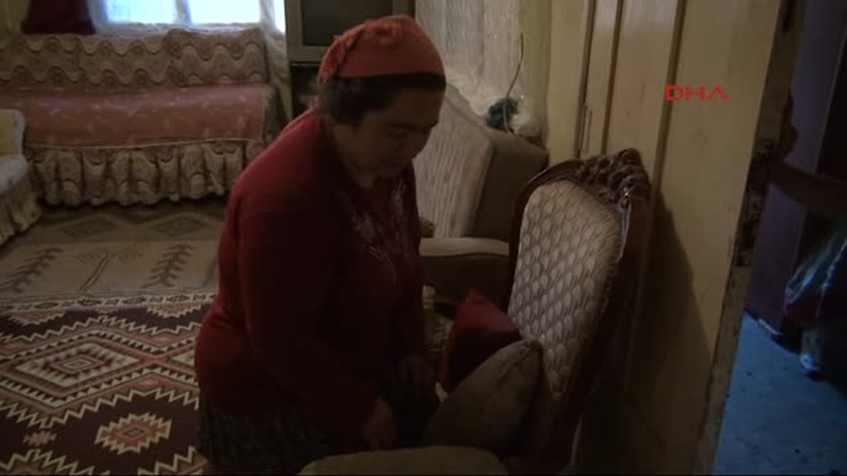 Evde Büyü Var\' Diyerek Kadının Bileziğini Çaldı