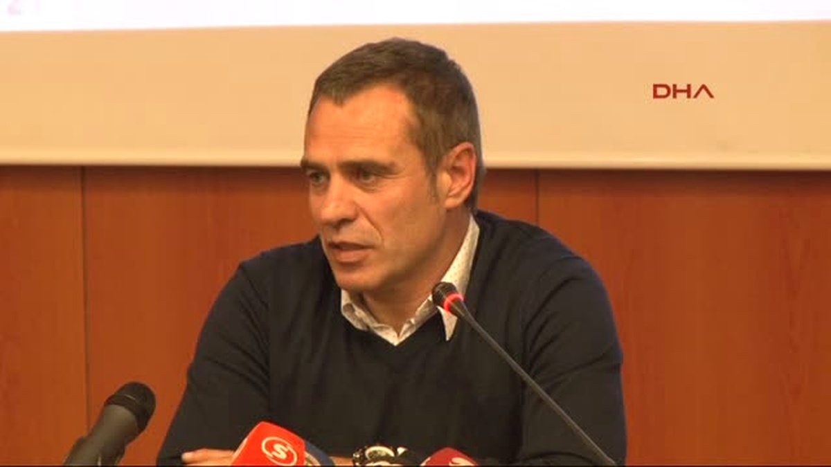 Fenerbahçe Teknik Direktörü Ersun Yanal: "Seneye Buradayım"