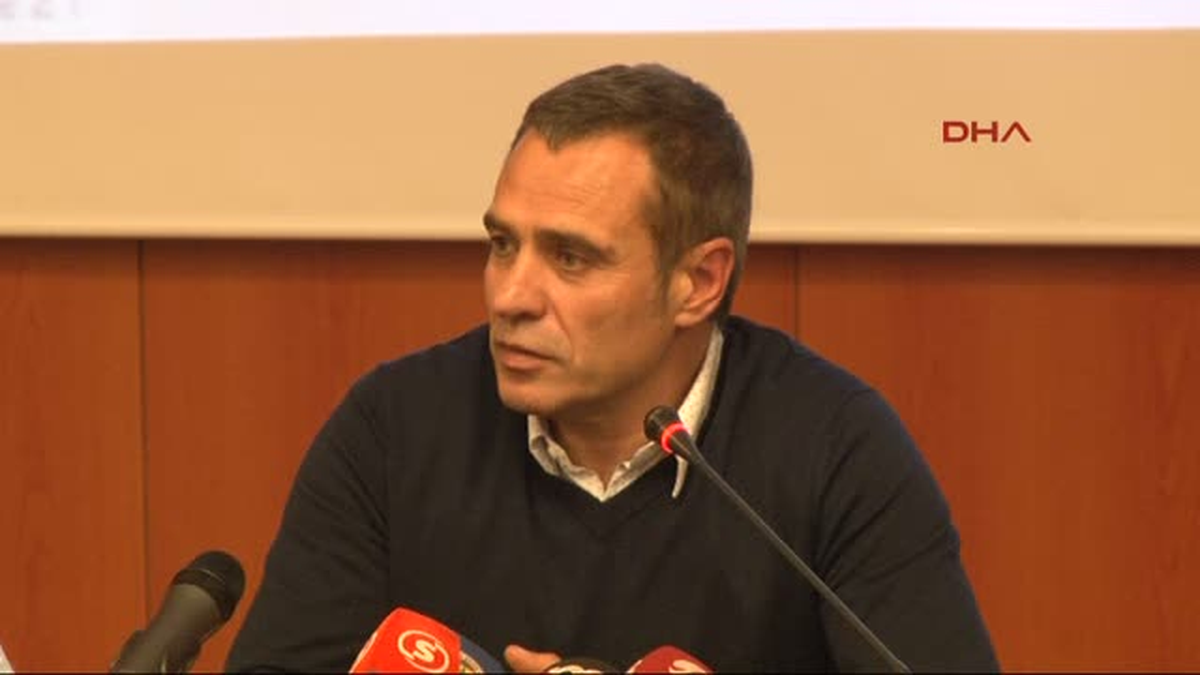 Fenerbahçe Teknik Direktörü Ersun Yanal: "Seneye Buradayım"