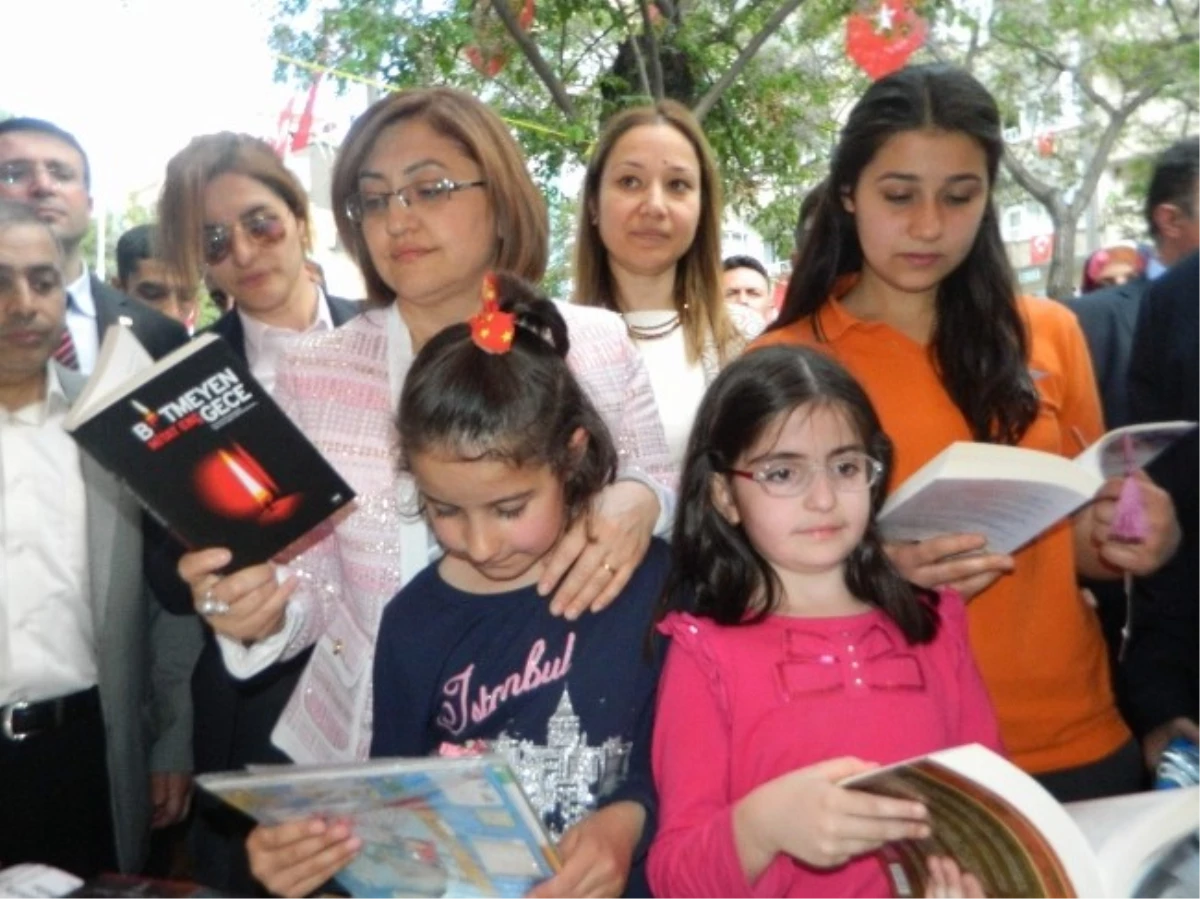 Gaziantep\'te 1. Uluslararası Kitap Festivali Başladı