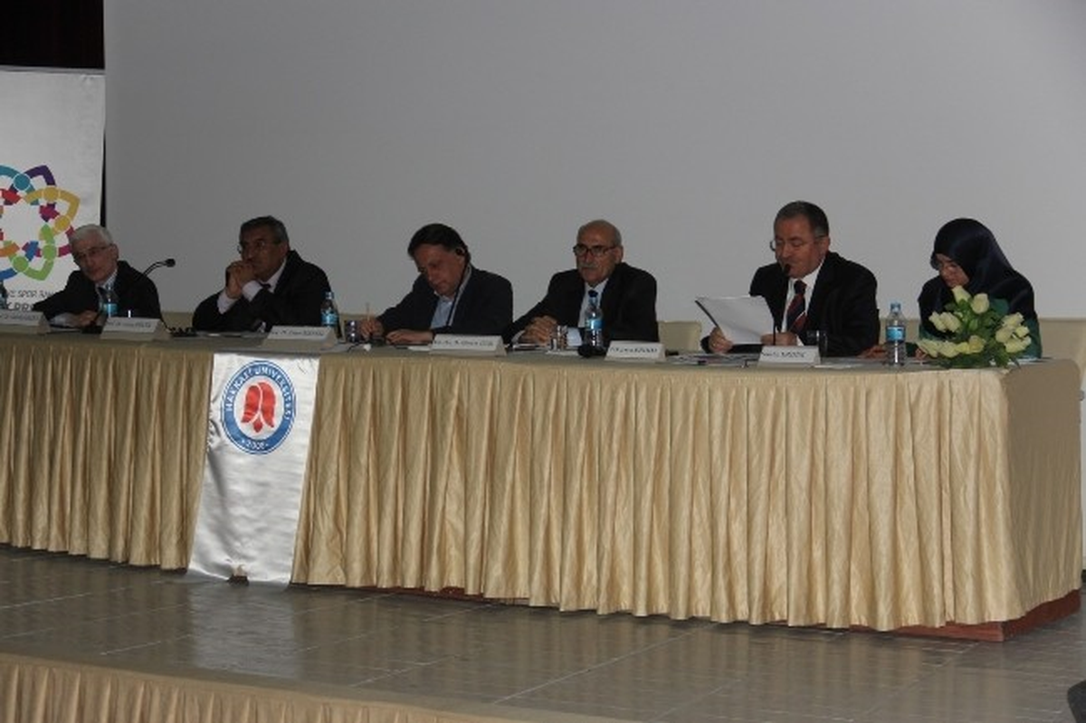 Hakkari'de 'Kadın ve Aile Sorunları' Sempozyum