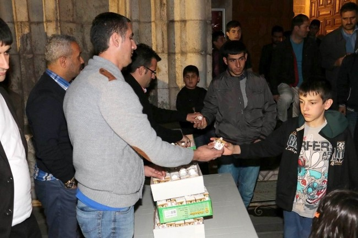 Kandil Simidi Yerine Gül Lokumu
