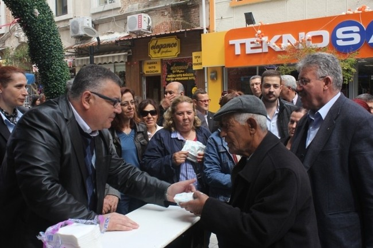 Kırklareli Belediyesi Kandil Simidi Dağıttı