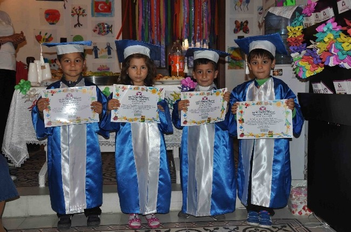 Kuşadası\'nda Miniklerin Sertifika Heyecanı