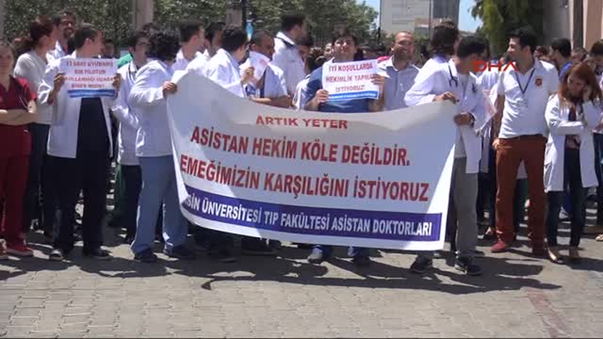 Mersin\'de Asistan Hekimler Eylem Yaptı