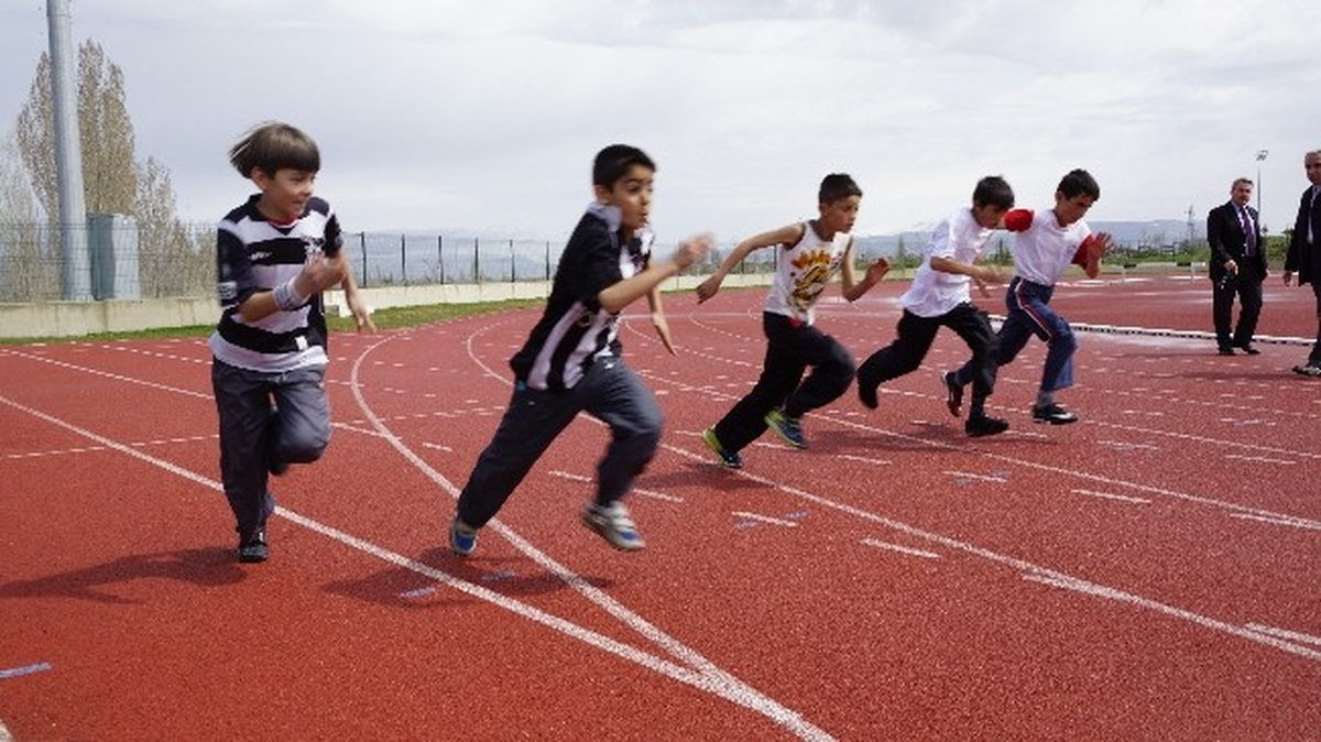 Minikler Sporcu Eğitim Merkezi\'ne Koştu
