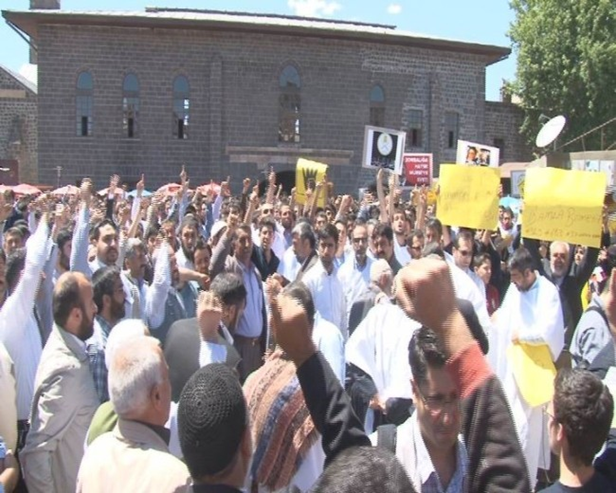 Mısır\'daki İdam Kararlarına Diyarbakır\'dan Darağaçlı Protesto