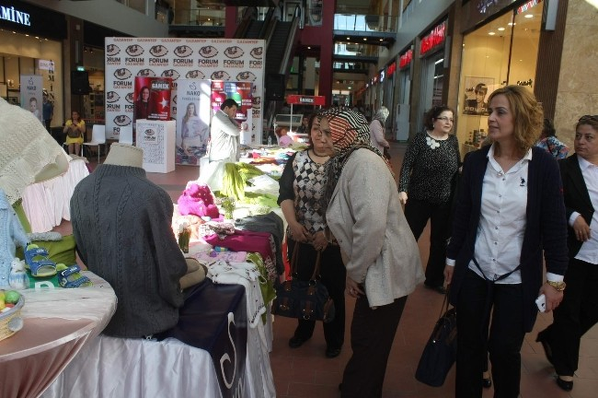 Nako ve Gamek Örgü Kursları Sergisi Forum Gaziantep\'te Açıldı