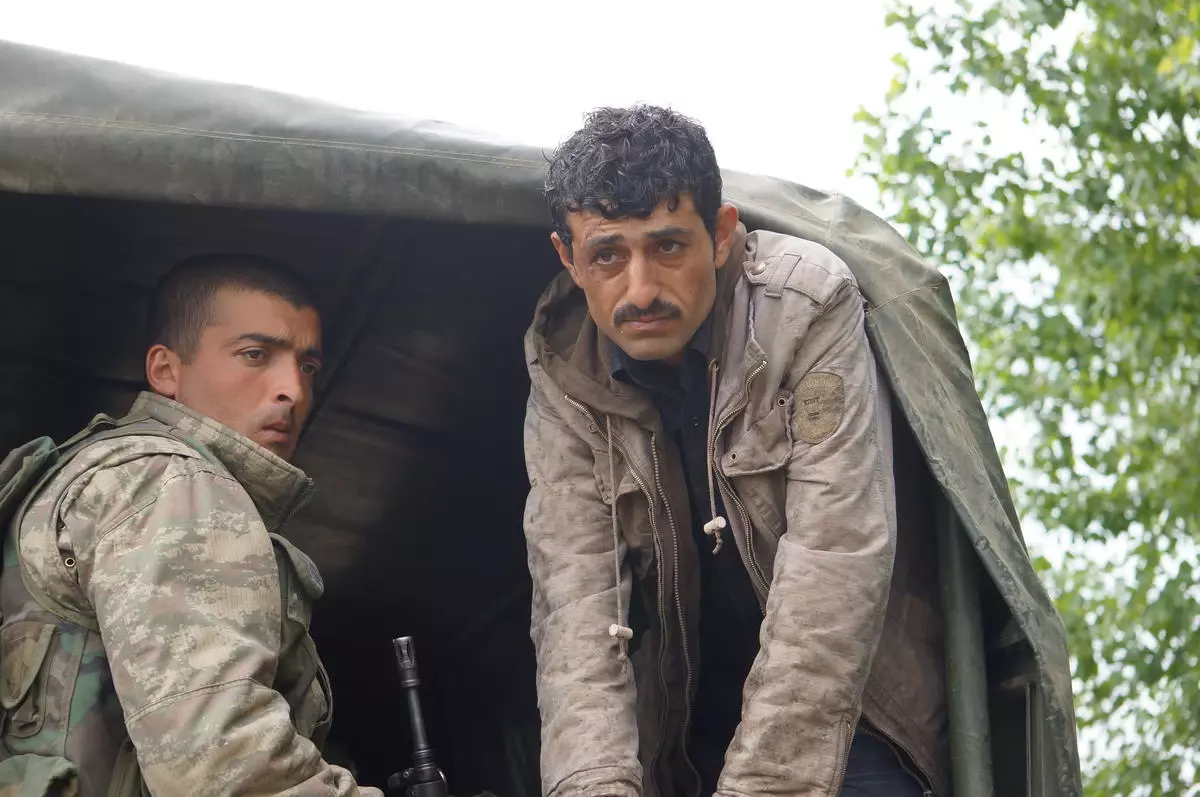 Nehirde Mahsur Kalan Kaçakların Yardımına Türk Askeri Koştu