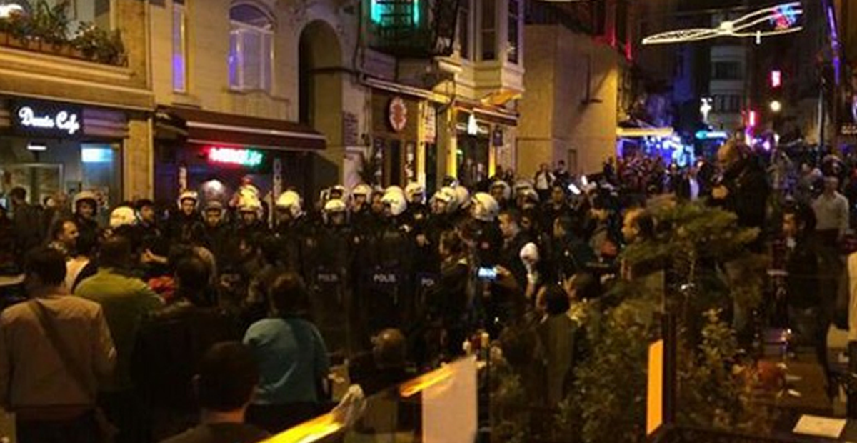 Polis, Mis Sokak\'ta Eğlenen Gazetecileri Eylemci Sandı