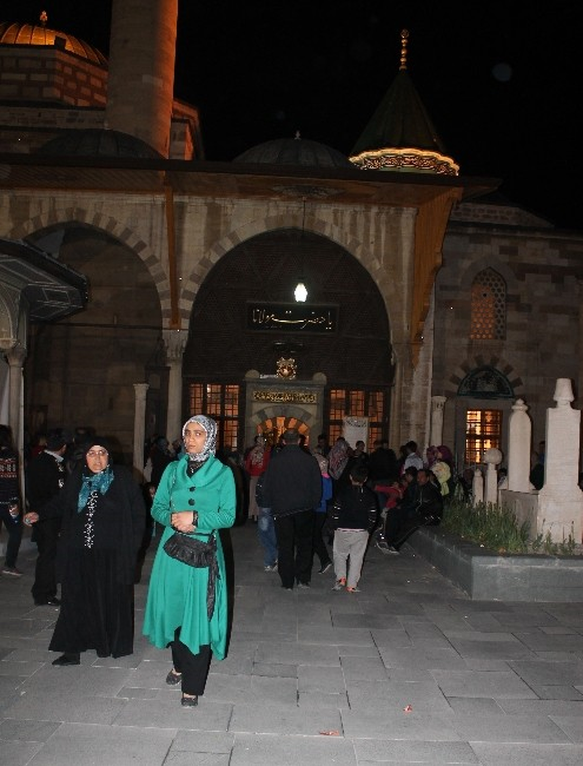 Konya\'da Regaip Kandilinde Halk Mevlana\'ya Akın Etti