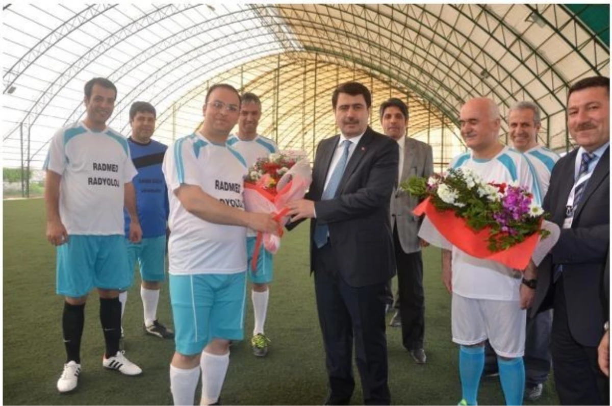 Sağlık Çalışanları Halı Saha Futbol Turnuvası Başladı