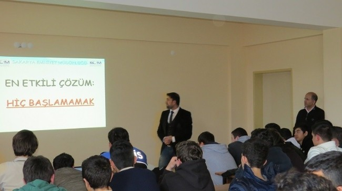 Sakarya Emniyet Müdürlüğü Kom Ekipleri\'nden Uyuşturucu Semineri