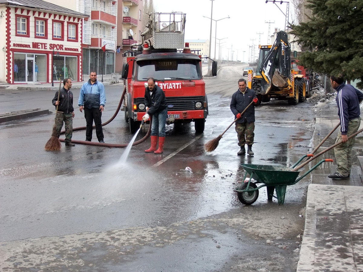 Sarıkamış Belediyesi Bahar Temizliği Başlattı