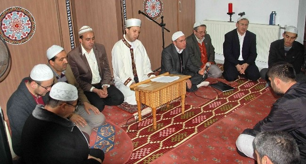 Simav\'da Vatandaş Camilere Koştu