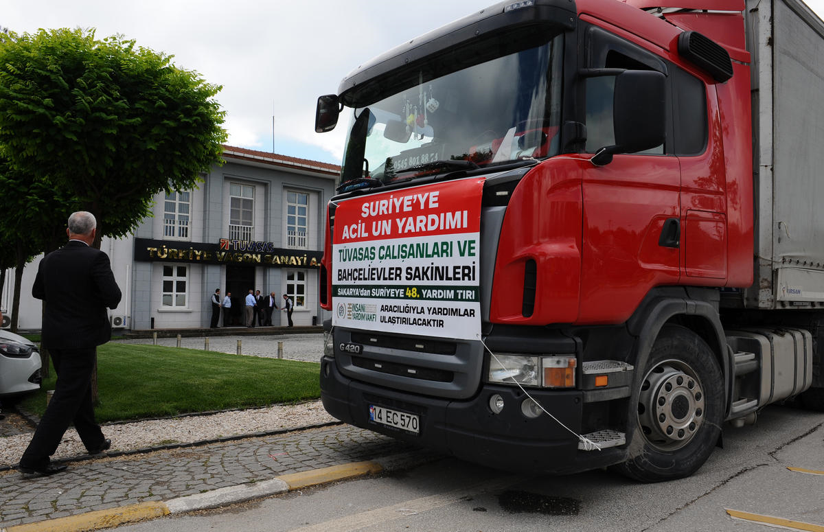 Suriye\'ye Yardımlar Sürüyor