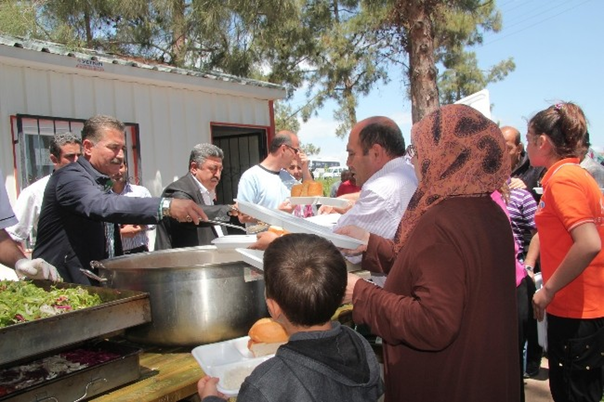 Toroslar Belediyesi Çalışanları 1 Mayıs\'ı Piknikle Kutladı