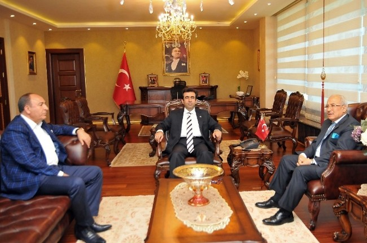 Vali Güzeloğlu Başkan Kocamaz ve Kahramanlı\'yı Kabul Etti