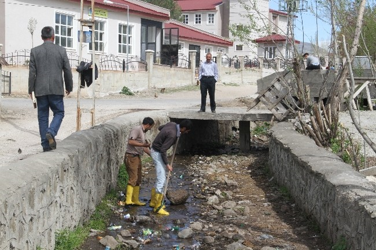 Varto\'da Kanal Temizleme Çalışması