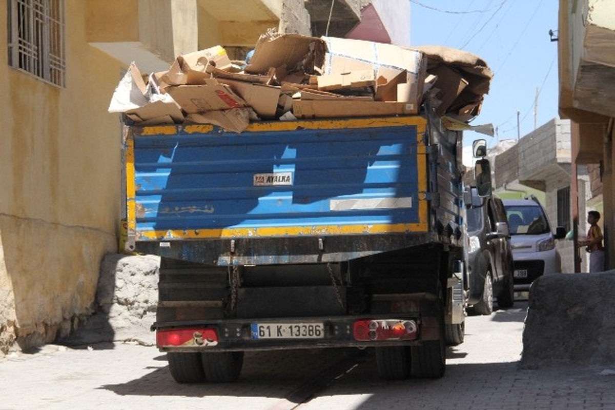Şanlıurfa\'da Yaşlı Kadının Evinden Bir Kamyon Çöp Çıktı