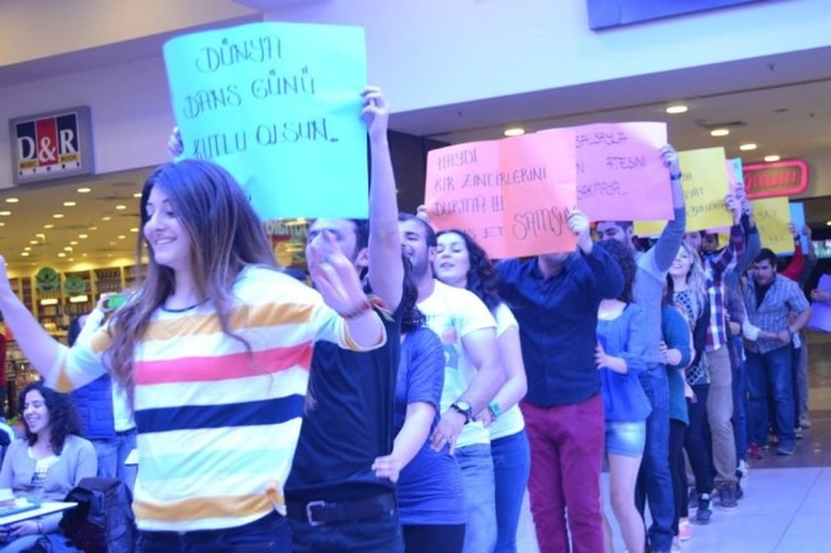 Yeşilyurt AVM\'de Dans Etkinliği