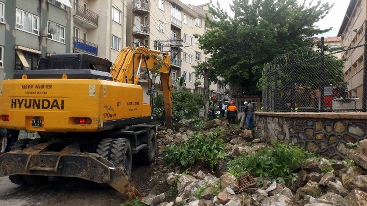 Yıldırım\'da Yollar Genişletiliyor