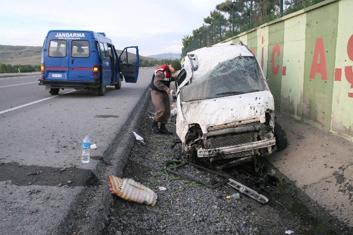 Yozgat\'ta Trafik Kazası: 3 Yaralı