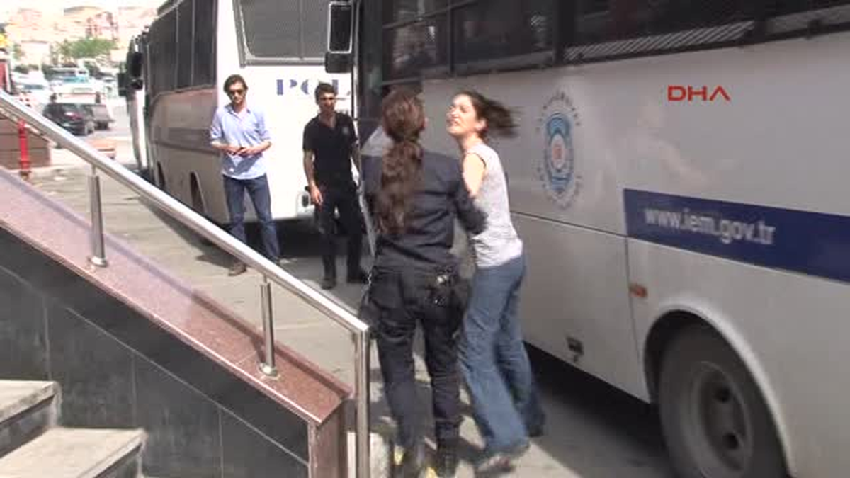 1 Mayıs\'ta Gözaltına Alınanlar Sağlık Kontrolünden Geçirildi