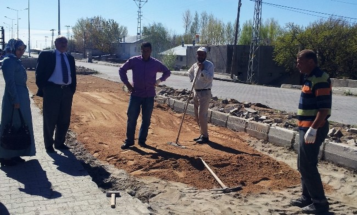 Adilcevaz Belediyesinden Yol Çalışmaları