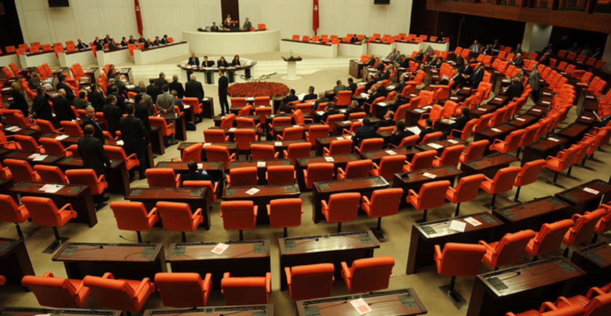 AK Parti\'de Önergelerle İlgili "Yayın Süprizi" Bekleniyor