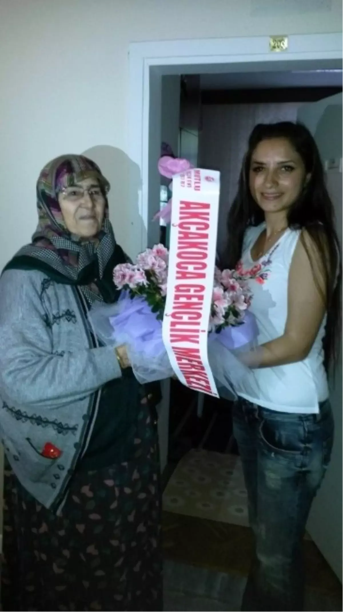 Akçakoca Gençlik Merkezinden Duygulandıranı Ziyaret