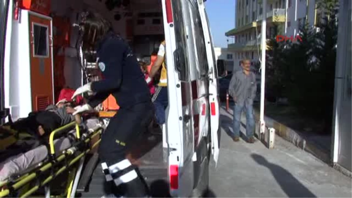 Aksaray\'da Tarım İşçilerini Taşıyan Minibüs Kaza Yaptı 2 Ölü 19 Yaralı