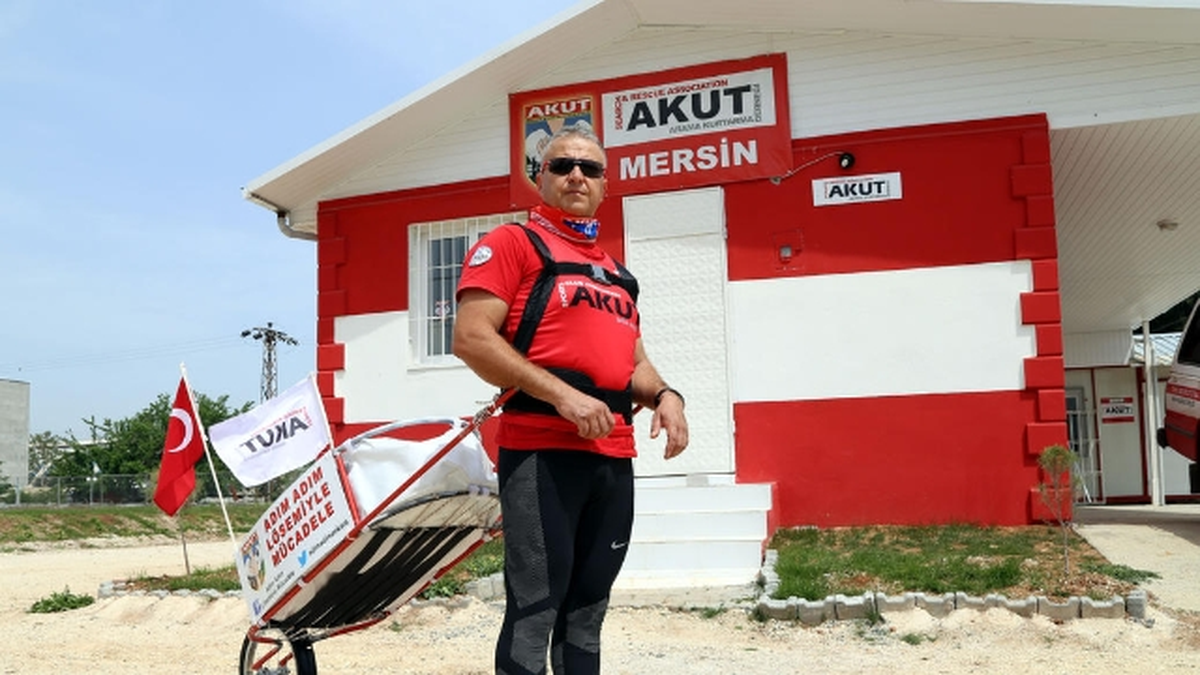 AKUT Ekip Lideri, Mersin\'den Ankara\'ya Yürüyor