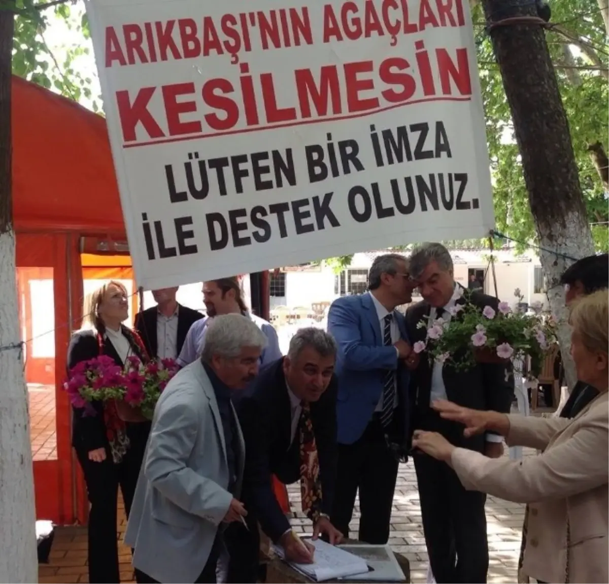 \'Arıkbaşı\'nın Ağaçları Kesilmesin!"