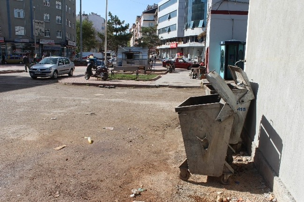 Beyşehir\'de Çöp Konteynerleri Yerin Altına İniyor