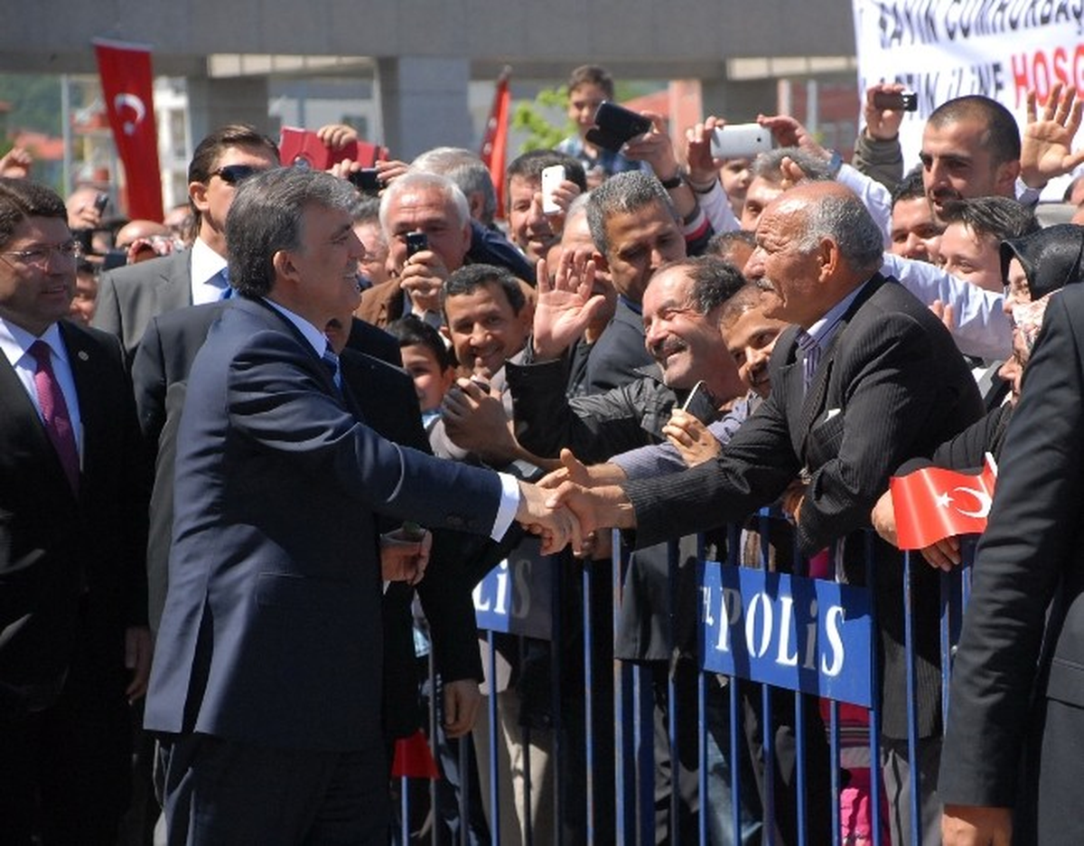 Cumhurbaşkanı Gül\'e Yoğun İlgi