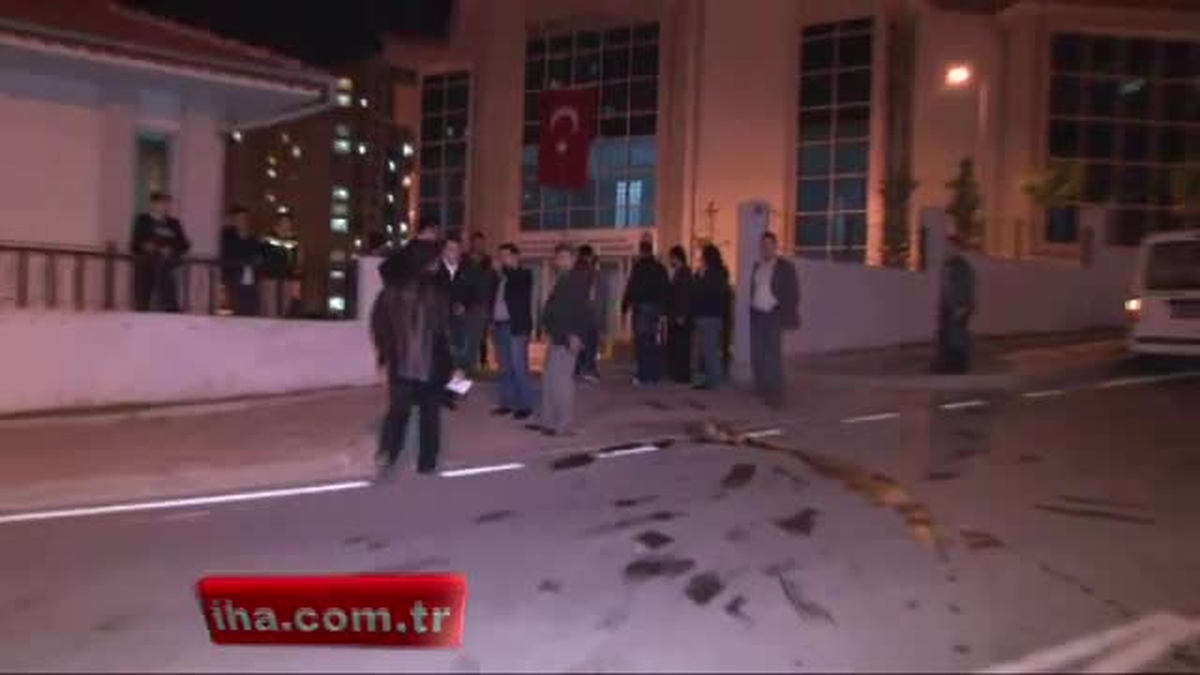 Ek Haber// Kayaşehir Polis Merkezi Amirliği Önünde Art Arda Patlamalar
