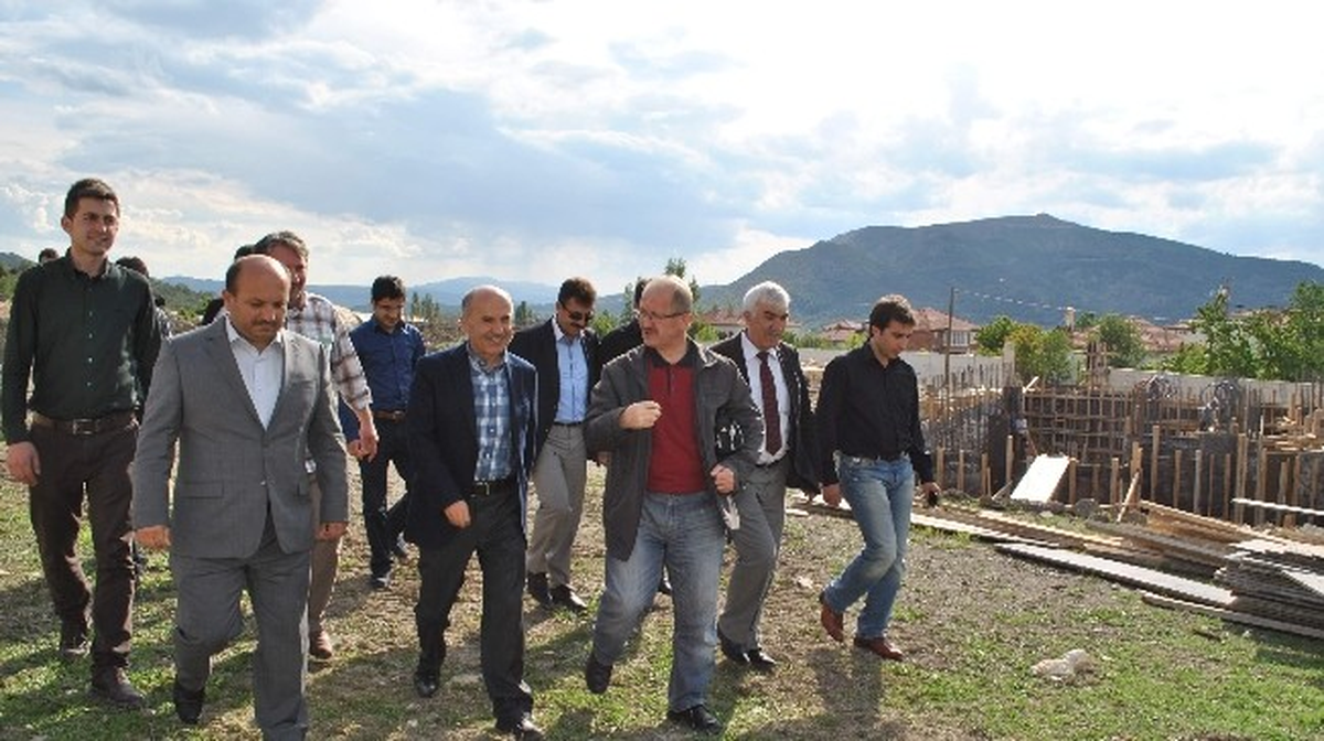 Avni Erdemir\'den Eğitim Yatırımlarına Takip