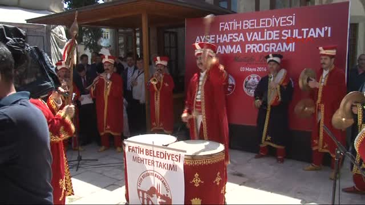 Ayşe Hafsa Sultan Anısına Mesir Macunu Dağıtıldı