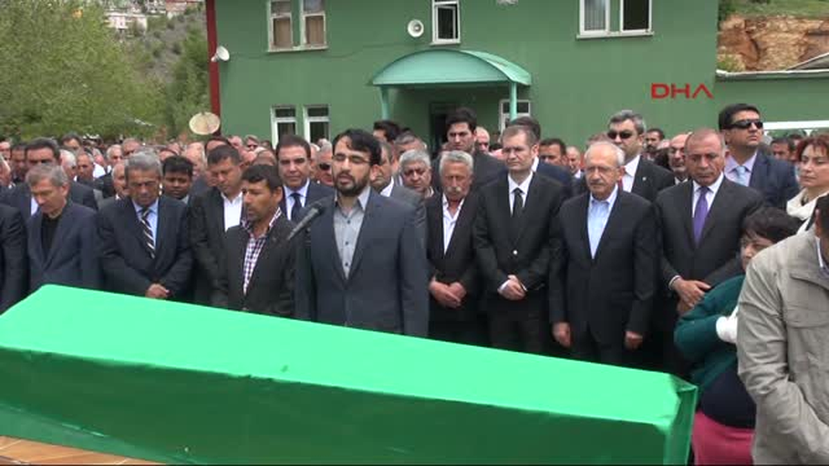 CHP Genel Başkanı Kemal Kılıçdaroğlu Vefat Eden Amcası Arslan Karabulut\'un, Tunceli Cemevi\'nde Saat...